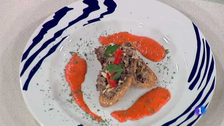 Cocina con Sergio - Tostas de pan de pipas y revuelto de morcilla
