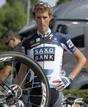 Andy Schleck, del Saxo Bank, se prepara para su sesi&oacute;n de entrenamientos en Rotterdam