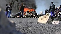 Ir al Video&nbsp;Los trabajadores de Navantia cortan el puente de Carranza en C&aacute;diz para pedir carga de trabajo