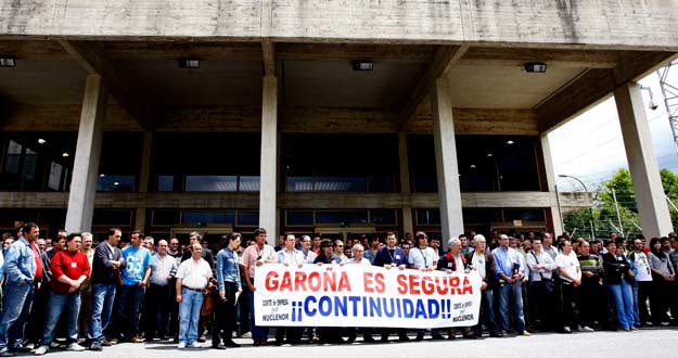 LOS TRABAJADORES SE CONCENTRAN PARA EXIGIR LA CONTINUIDAD DE LA CENTRAL