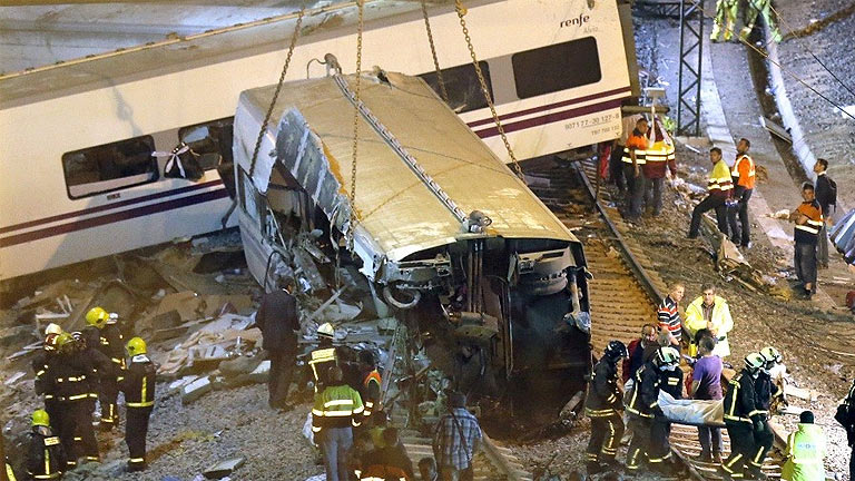 Al menos 77 muertos en el accidente de un Alvia en Santiago