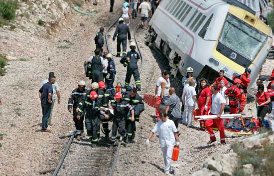 Un tren descarrila en Croacia y deja 6 muertos y un accidente de autob&uacute;s en Rusia deja 25 muertos