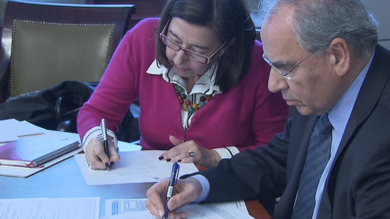 Los grupos pol&iacute;ticos cumplen los tr&aacute;mites para ocupar su esca&ntilde;o en el Congreso