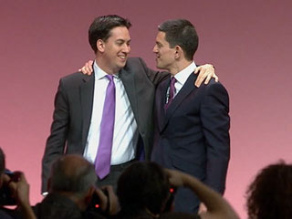 Ver v&iacute;deo  'Tras la victoria de Ed Miliband, su hermano y perdedor David llama a la unidad del partido'