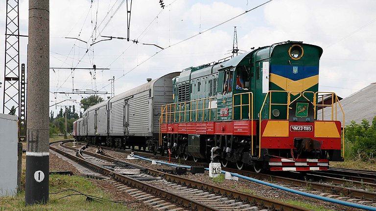 El tren refrigerado con los cuerpos de las víctimas del avión llega a Járkov 
