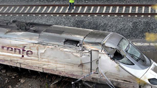 Ver vídeo  'Los trenes como el Alvia que descarriló funcionan con dos sistemas de seguridad'