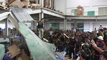 Ir al Video&nbsp;Tres muertos en Camboya al derrumbarse el techo de una f&aacute;brica de zapatos