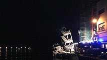 Ir al Video&nbsp;Tres muertos y heridos en un accidente mart&iacute;timo en el puerto de G&eacute;nova