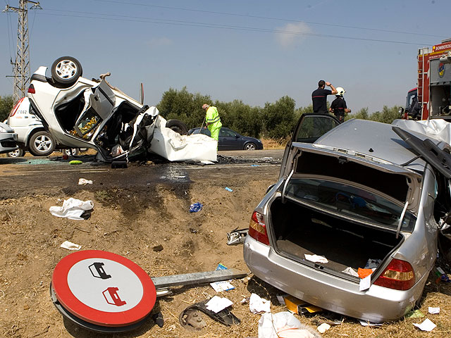  Tres muertos y siete heridos graves en un accidente en Los Palacios, Sevilla