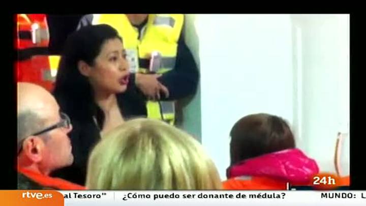 Ir al Video&nbsp;La tripulaci&oacute;n del 'Concordia': "Todo est&aacute; bajo control, volved a las cabinas"