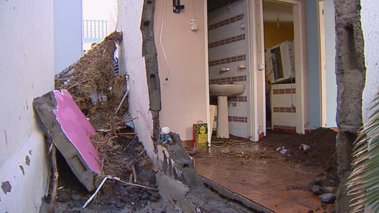 Una tromba de agua ocasiona grandes destrozos en Tenerife