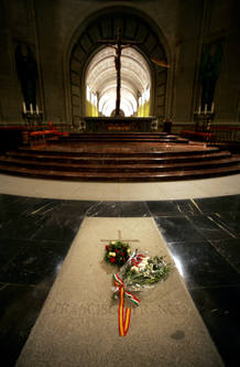 Tumba de Francisco Franco en el Valle de los Ca&iacute;dos