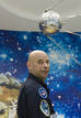 El turista espacial visita el museo del espacio en el cosm&oacute;dromo de Baikonour