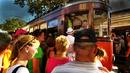 Los turistas abordan el tranv&iacute;a en el Port de S&oacute;ller