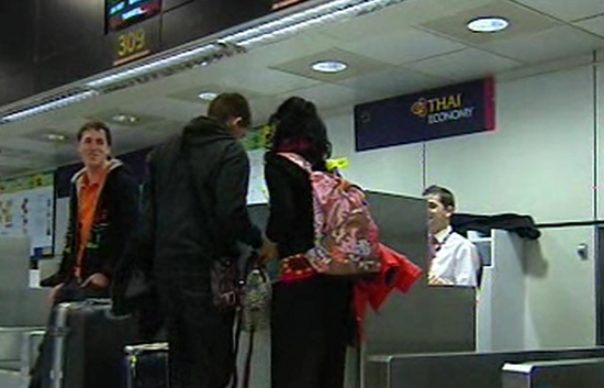 Muchos de los turistas que ten&iacute;an previsto viajar hoy a Tailandia no han cambiado sus planes 