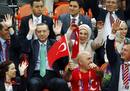 El primer ministro turco Tayyip Erdogan es uno de los dirigentes mundiales que han acudido a Londres a apoyar a sus deportidos y en la primera jornada ha asistido a ver al equipo femenino turco de baloncesto que se ha enfrentado a M&eacute;xico.