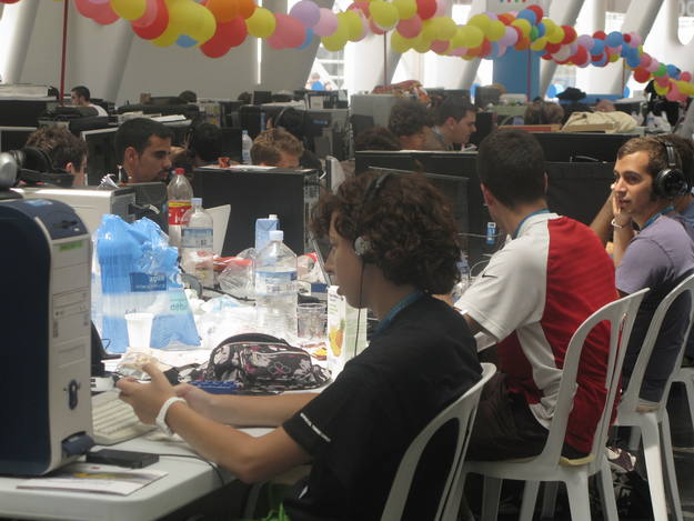 Los 'campuseros' aprovechan las &uacute;ltimas horas del evento en el escenario Innovaci&oacute;n del &Aacute;gora.