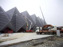 &Uacute;ltimas obras en los alrededores del Baku Crystal Hall, sede del Festival de Eurovisi&oacute;n