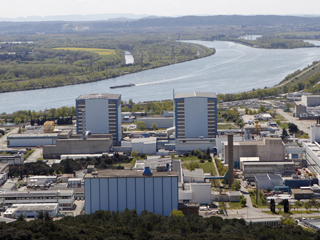 Ver v&iacute;deo  'Una explosi&oacute;n en una planta nuclear de Francia desata el riesgo de fuga radiactiva'