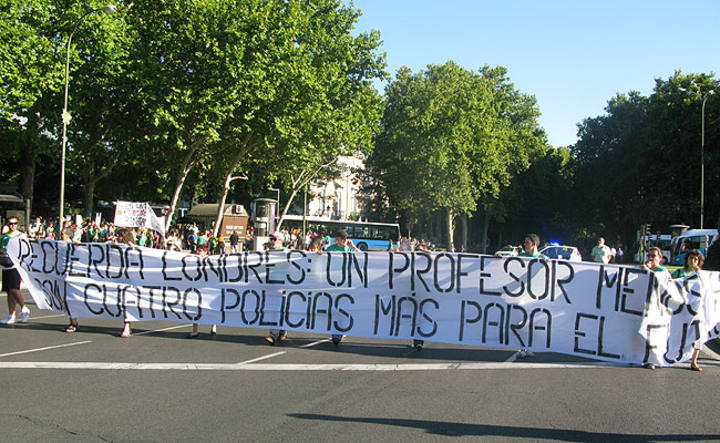 Recuerda Londres: Un profesor menos son cuatro policías más para el futuro Recuerda Londres: Un profesor menos son cuatro policías más para el futuro