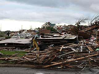 Ver v&iacute;deo  'Una serie de tornados y tormentas arrasan el sudeste de Estados Unidos'