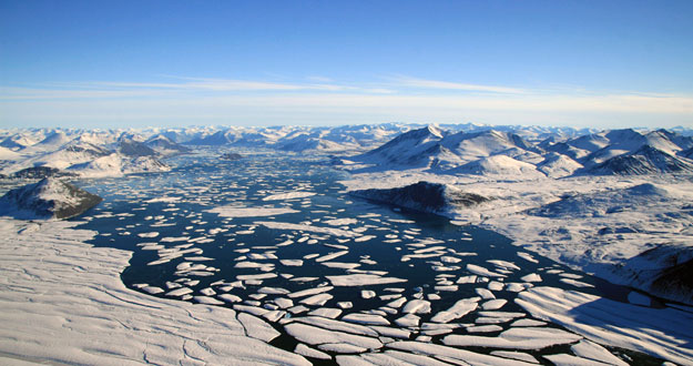 Una foto muestra la desintegraci&oacute;n del glaciar Ward Hunt, en el &Aacute;rtico canadiense.