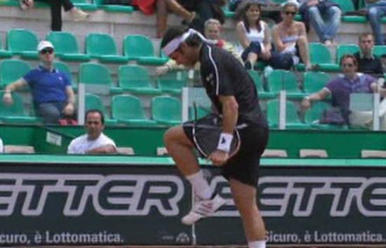 Fernando Gonz&aacute;lez se une al club "rompe-raquetas"
