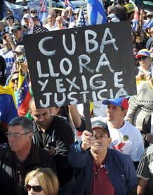 Unos 2.000 exiliados cubanos protestan en Miami por la muerte de Zapata Unos 2.000 exiliados cubanos protestan en Miami por la muerte de Zapata