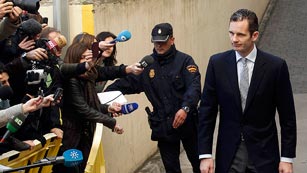 Ver v&iacute;deo  'Urdangarin ha entrado en los juzgados de Palma minutos antes de las nueve de la ma&ntilde;ana'