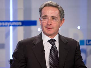 Ver v&iacute;deo  'Uribe ve "indicios" de relaci&oacute;n ETA-FARC'