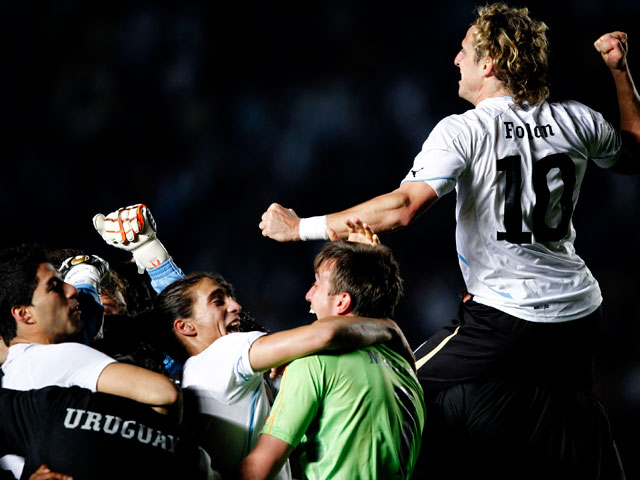 Uruguay vence a Argentina en los penaltis
