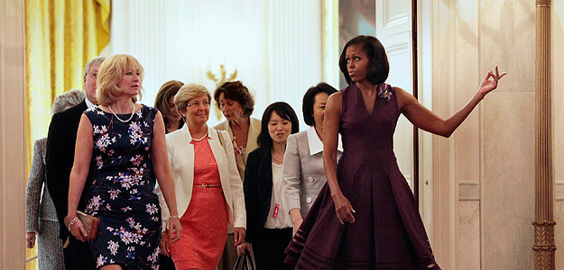 Michelle Obama (derecha), enseña la Casa Blanca a las esposas de los líderes del G-8 Michelle Obama (derecha), enseña la Casa Blanca a las esposas de los líderes del G-8