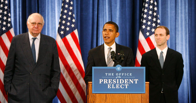 El presidente Obama, junto a Paul Volcker (izquierda).