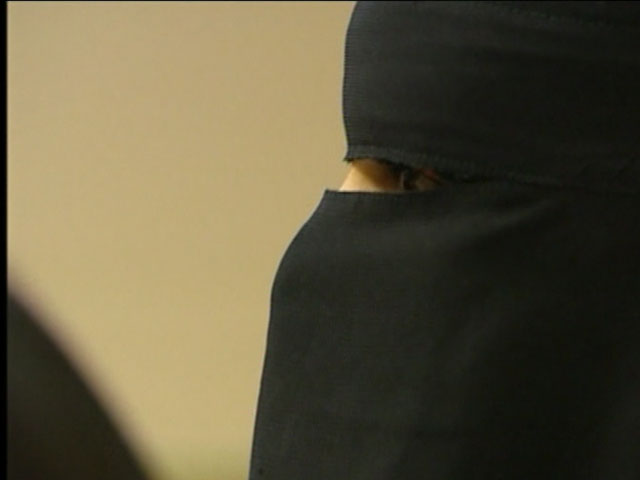 Lleida, primera ciudad que prohibe el uso del burka y el niqab en espacios municipales