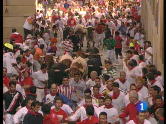 Quinto encierro. Paso por la plaza del Ayuntamiento