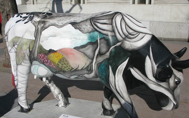 La vaca "mucca" es una de las piezas de la exposici&oacute;n "Cow Parade" (19/01/09)