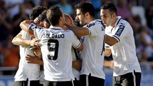Ver v&iacute;deo  'El Valencia aterriza en Munich con numerosas bajas'