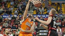 El Valencia Basket se llev&oacute; el triunfo frente a La Bruixa d'Or y asegura la cuarta plaza de la clasificaci&oacute;n y ser cabeza de serie en el Playoff de la Liga Endesa (90-59).