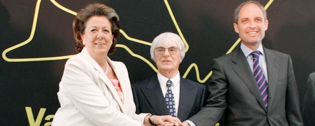La alcaldesa de Valencia, Rita Barberá, el patrón de la F-1, Bernie Ecclestone, y el presidente regional, Francisco Camps, en la presentación del G. P. de Valencia en 2008. La alcaldesa de Valencia, Rita Barberá, el patrón de la F-1, Bernie Ecclestone, y el presidente regional, Francisco Camps, en la presentación del G. P. de Valencia en 2008.