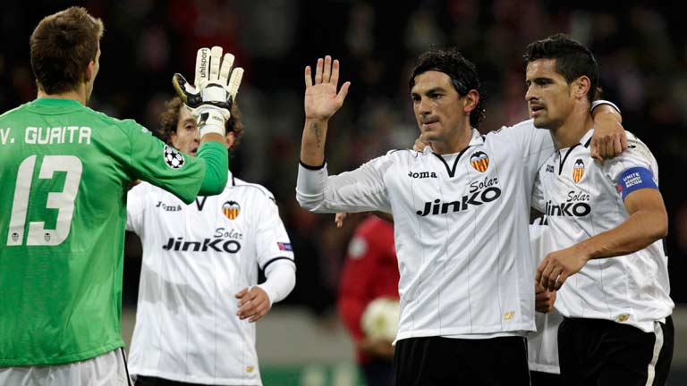 El Valencia gana y aburre en Lille