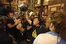 VARIOS CIENTOS DE FUNCIONARIOS PROTESTAN POR LOS RECORTES CERCA DEL CONGRESO