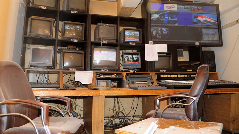 Varios heridos leves por una explosi&oacute;n en la sede de la televisi&oacute;n siria