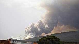 Ver v&iacute;deo  'Varios incendios activos en la Gomera y en La Palma'