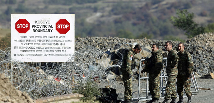 Varios soldados permanecen junto a la frontera con Kosovo