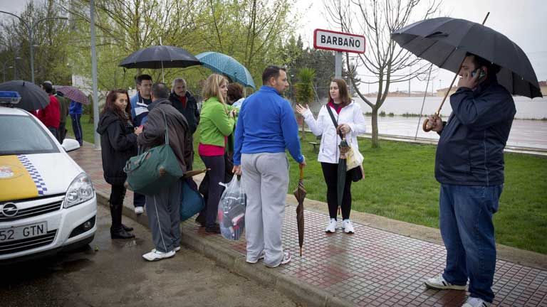 Los vecinos evacuados en Córdoba y en el pueblo de Barbaño, en Badajoz, vuelven a sus casas