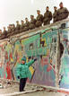 Veinte a&ntilde;os despu&eacute;s de la ca&iacute;da del Muro de Berl&iacute;n, los restos del pared&oacute;n que divid&iacute;a los sectores este y oeste de la ciudad, pueden verse en pocos lugares de la capital alemana, pero hay fragmentos repartidos por todo el mundo, y hasta un homenaje