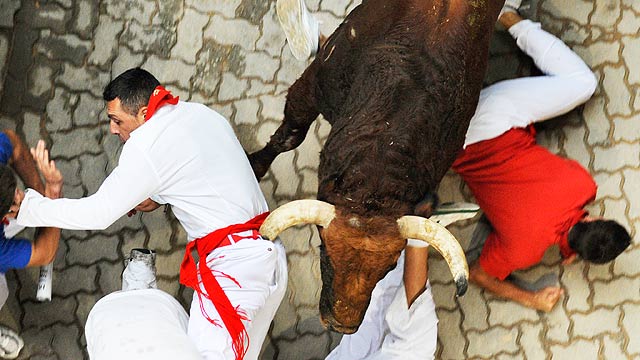 Veloz y tenso s&eacute;ptimo encierro de San Ferm&iacute;n 2011, de El Pilar