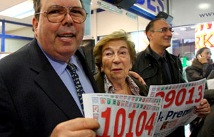 Ver v&iacute;deo  'Venden el 29.013 y el 10.104 en la misma Administraci&oacute;n de Barcelona'