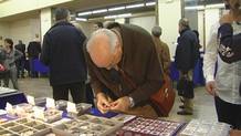 Venta de numism&aacute;tica en la plaza Mayor de Madrid