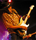 &iexcl;Vente a ver a Carvin Jones!